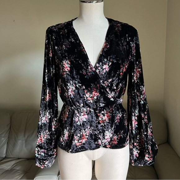 ZARA Velvet Wrap Top Sz S Black Floral Boho Gypsy Bell Sleeves V Neck Whimsical - Picture 4 of 16